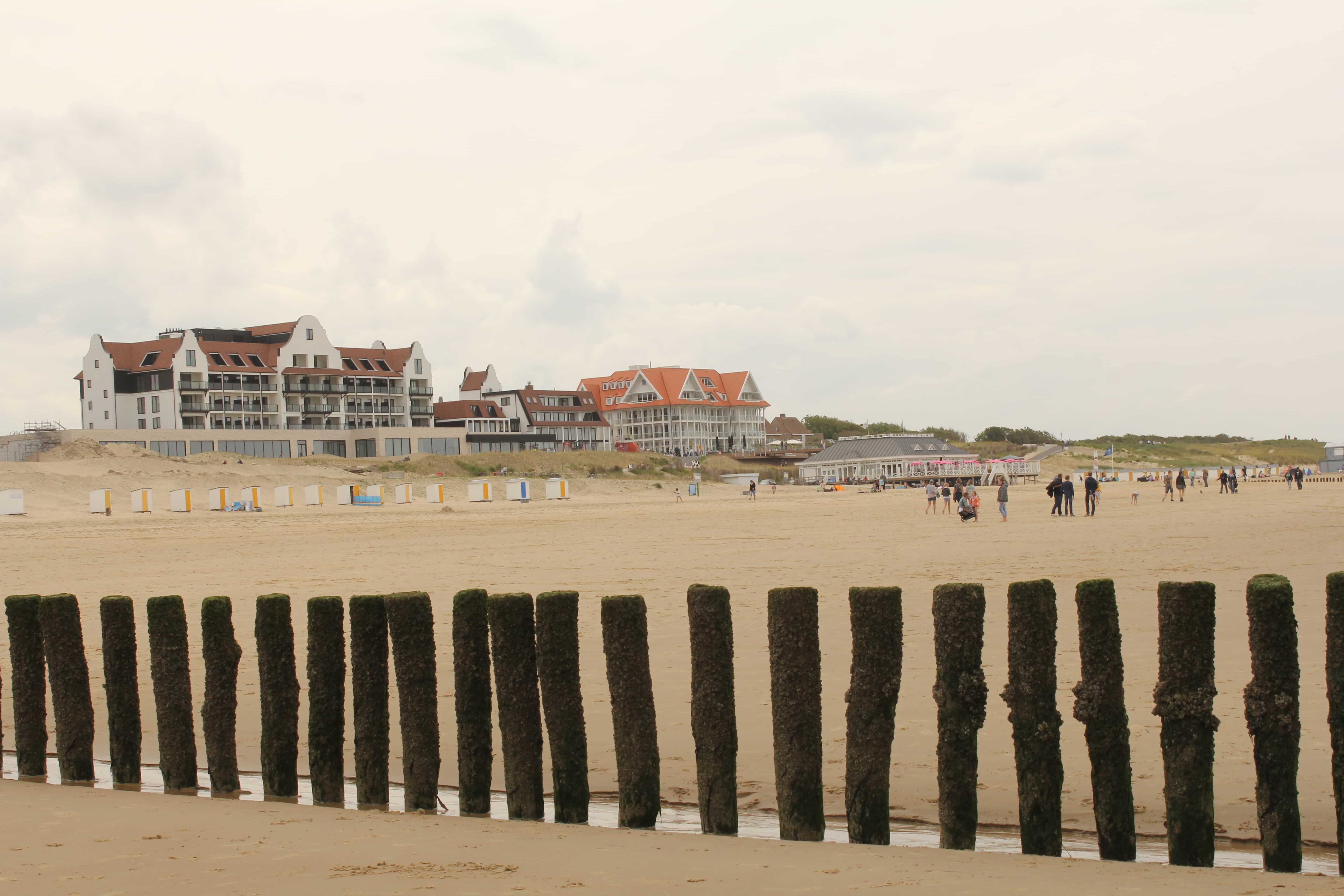 Foto aan het strand van zeeuws vlaanderen